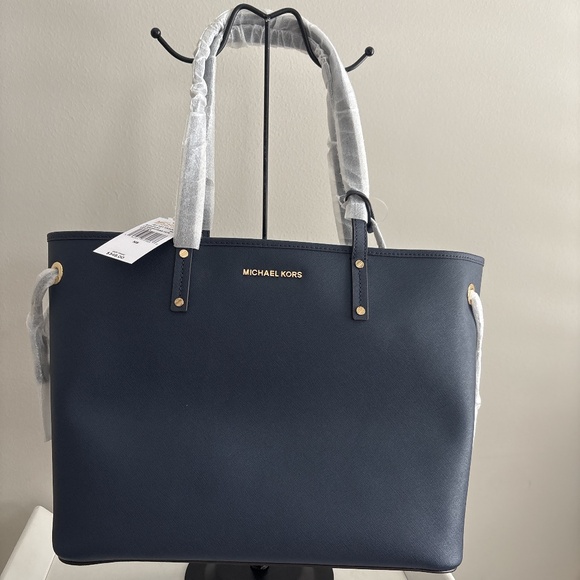 Michael Kors Jet Set Travel Tote - Picture 1 of 8
